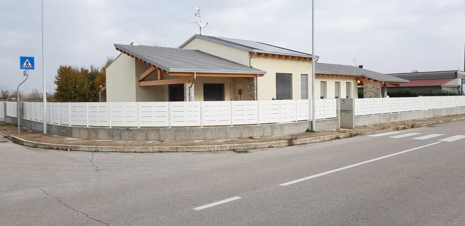 Recinzione in lamiere di ferro con disegno a scelta del cliente