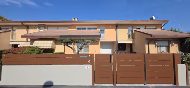 Cancello carraio e pedonale moderno a Cavarzere (VE) - foto 3