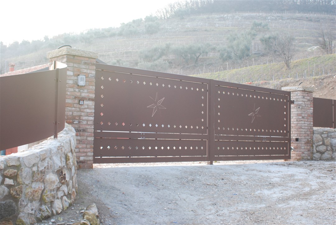 B10-Cancello carraio zincato e verniciato