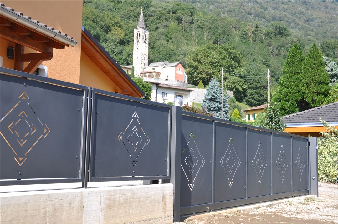 B23-Recinzione con disegno taglio laser