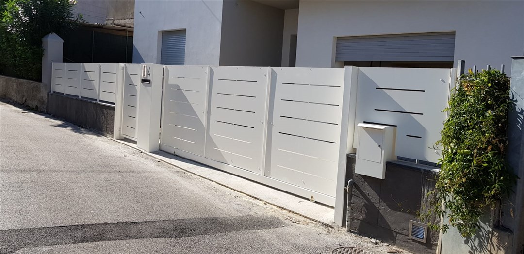 B24-Cancello scorrevole in lamiera