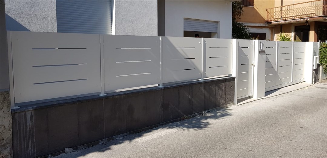 B34-Recinzione con lamiere