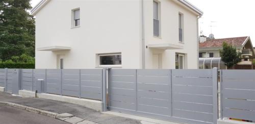 B18-Recinzione e cancello in lamiera