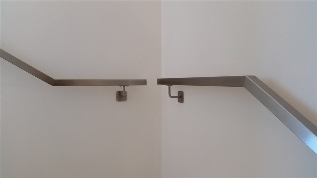 C09-Corrimano quadro con supporti quadri