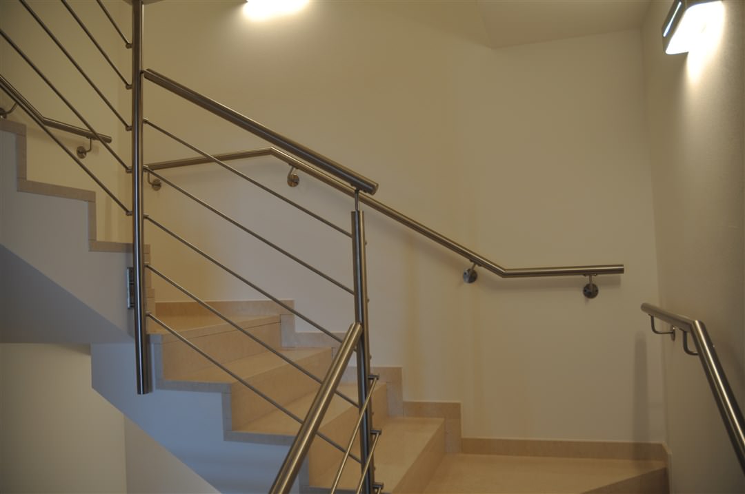 C18-Corrimano inox a muro