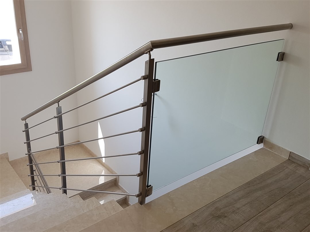 E15-Parapetto inox con tondini