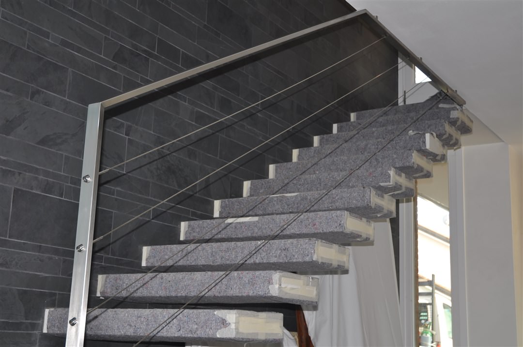 E26-Parapetto in telaio inox con fune orizzontale