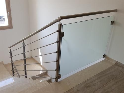 E15-Parapetto inox con tondini