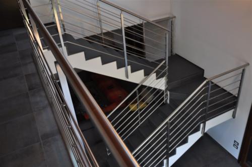 E30-Parapetto inox con corrimano verniciato