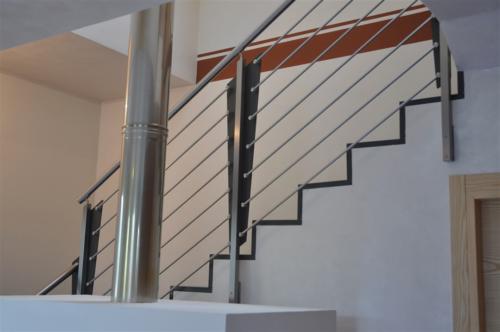 E39-Parapetto scala con tondini