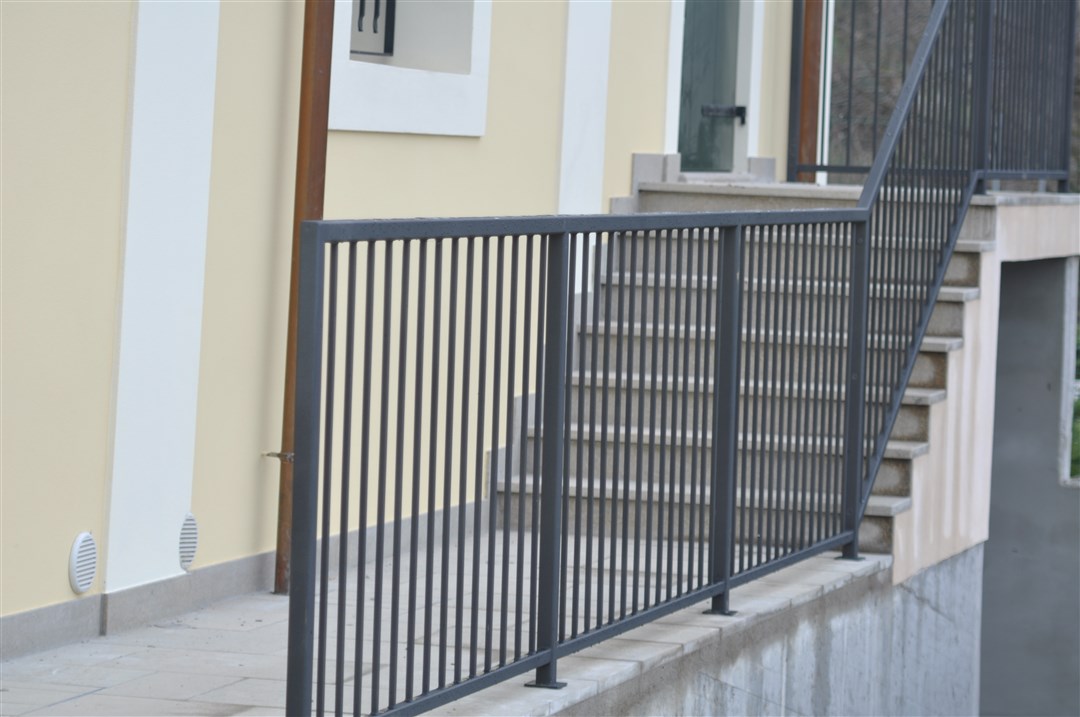 F34-Parapetto in ferro esterno per scala