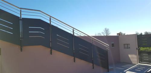 F12-Parapetto scala con lamiere