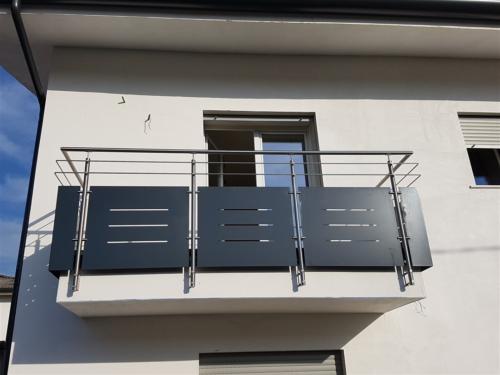 F17-Parapetto in lamiera per terrazzo