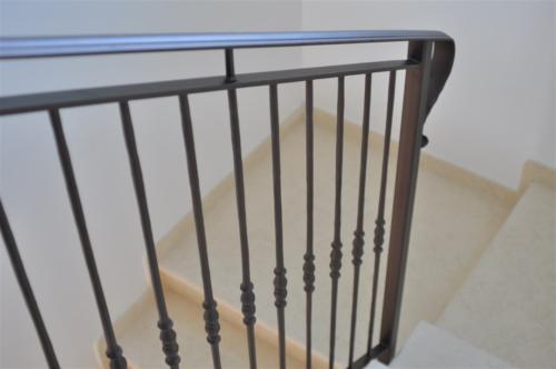 F26-Parapetto scala con paletti verticali