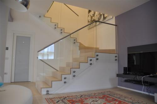 G11-Parapetto con borchie