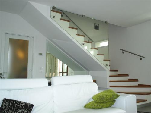 G39-Parapetto scala con borchie