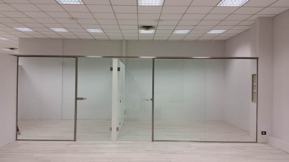 I09-Vetrate in vetro con profili inox