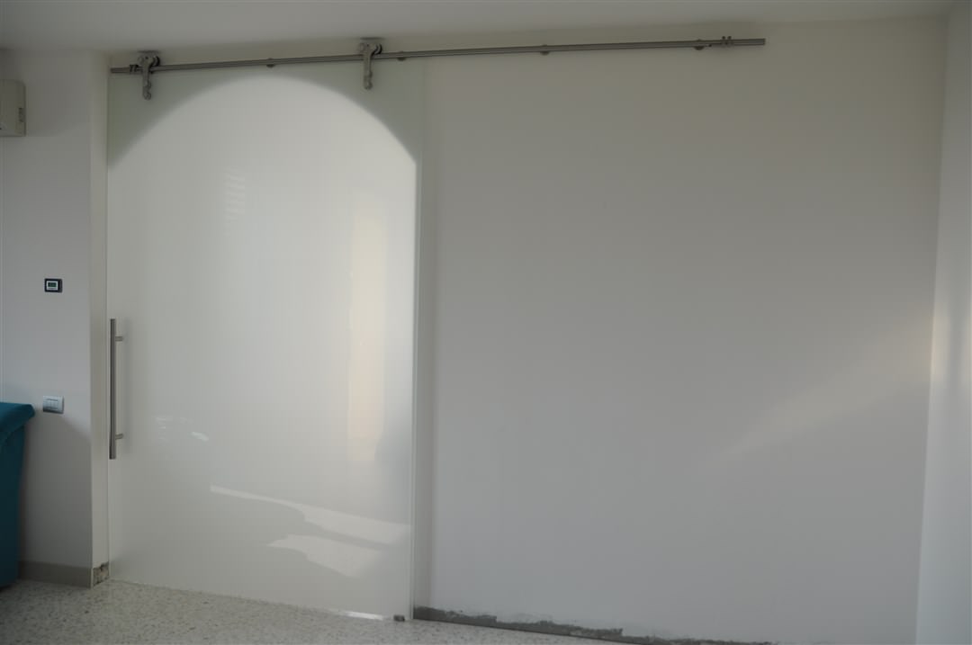 I14-Porta in vetro scorrevole con binario in acciaio