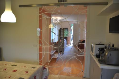 I05-Porta in vetro decorata