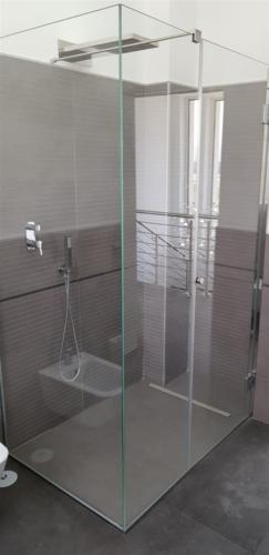 I19-Box doccia con lastre temperate