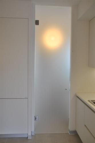 I30-Porta in vetro ad anta apribile