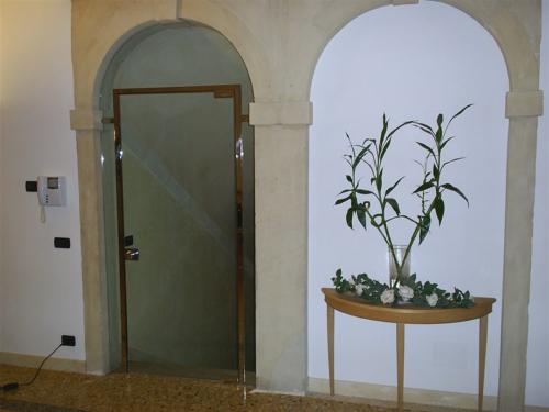 I35-Porta in vetro ad anta