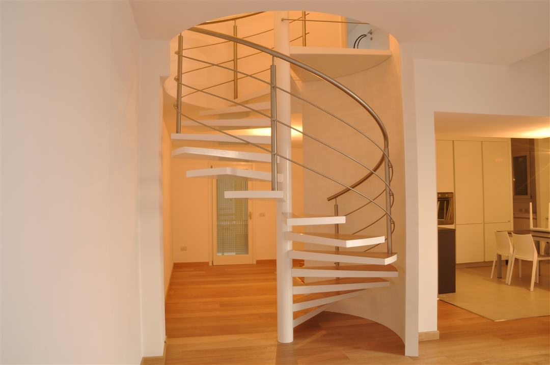 M22-Scala a chiocciola moderna