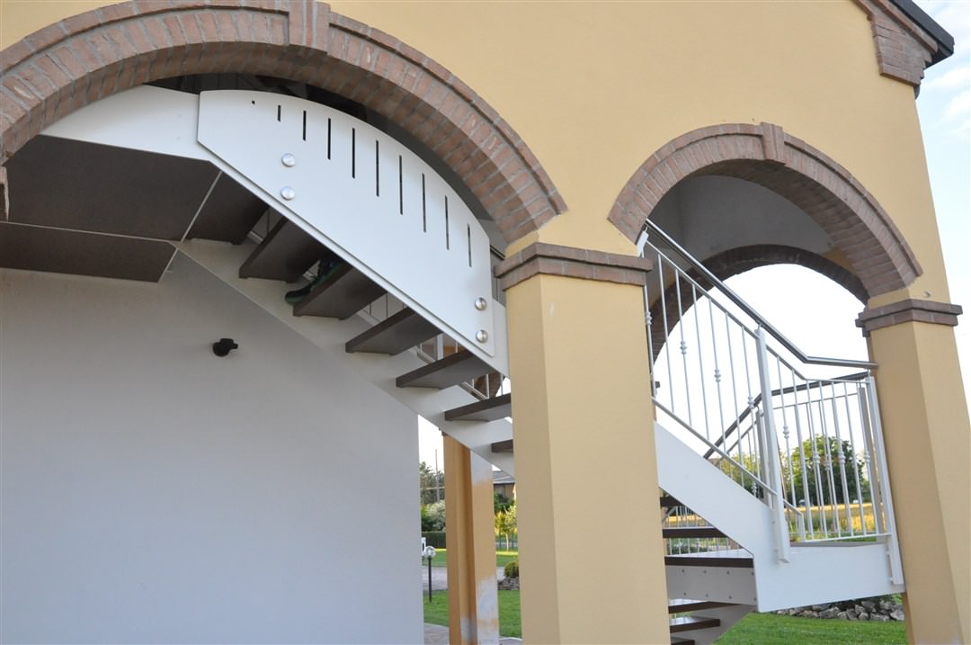 M39-Scala esterna in ferro