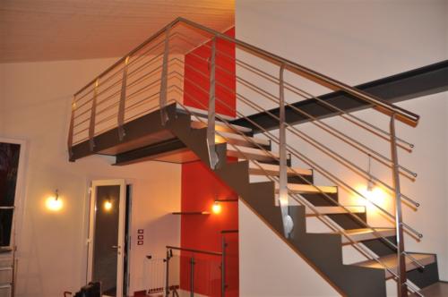 M25-Scala in ferro sagomata parapetto inox